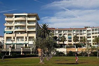 Odalys Les Pins Bleus Апарт-готель